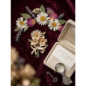 Vintage Avon Gold Tone Floral Bouquet Brooch